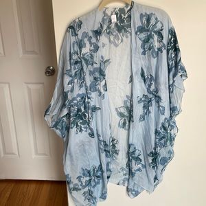 Floral short sleeve shawl